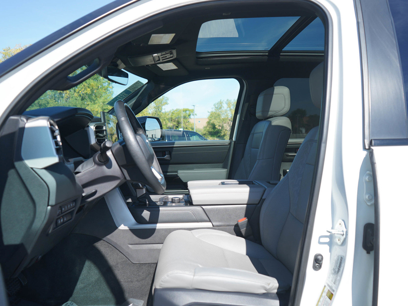 Used 2025 Toyota Tundra Limited AWD/4WD image 20