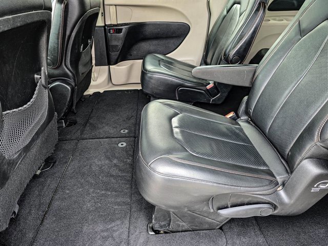 Used 2020 Chrysler Pacifica Touring-L image 35
