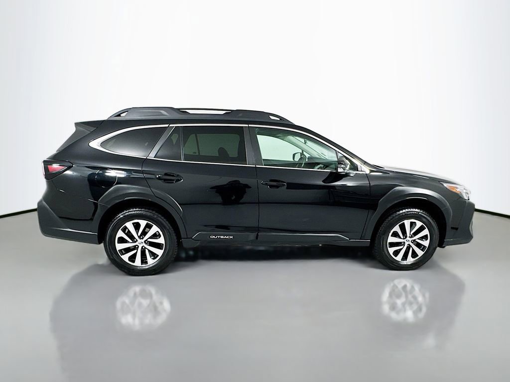 Used 2023 Subaru Outback Premium image 9