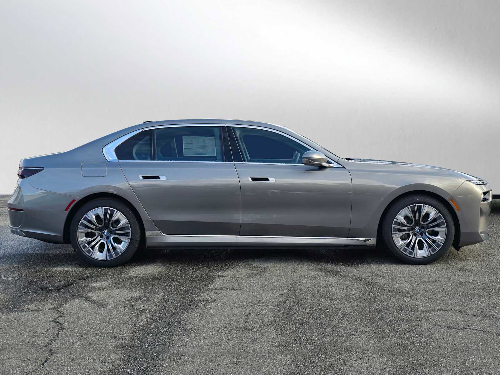 New 2025 BMW i7 xDrive60 image 6