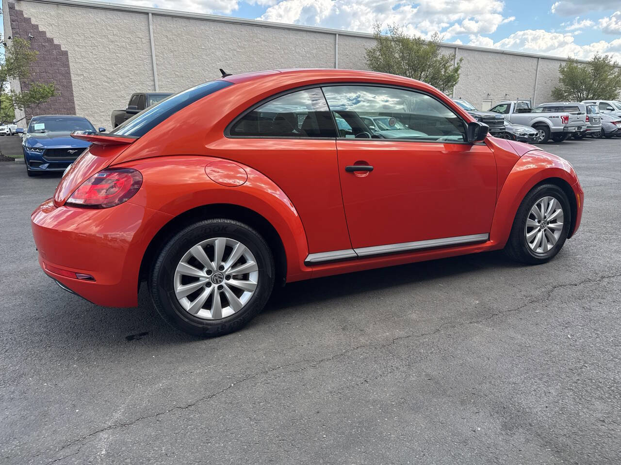 Used 2017 Volkswagen Beetle 1.8T Classic FWD image 9