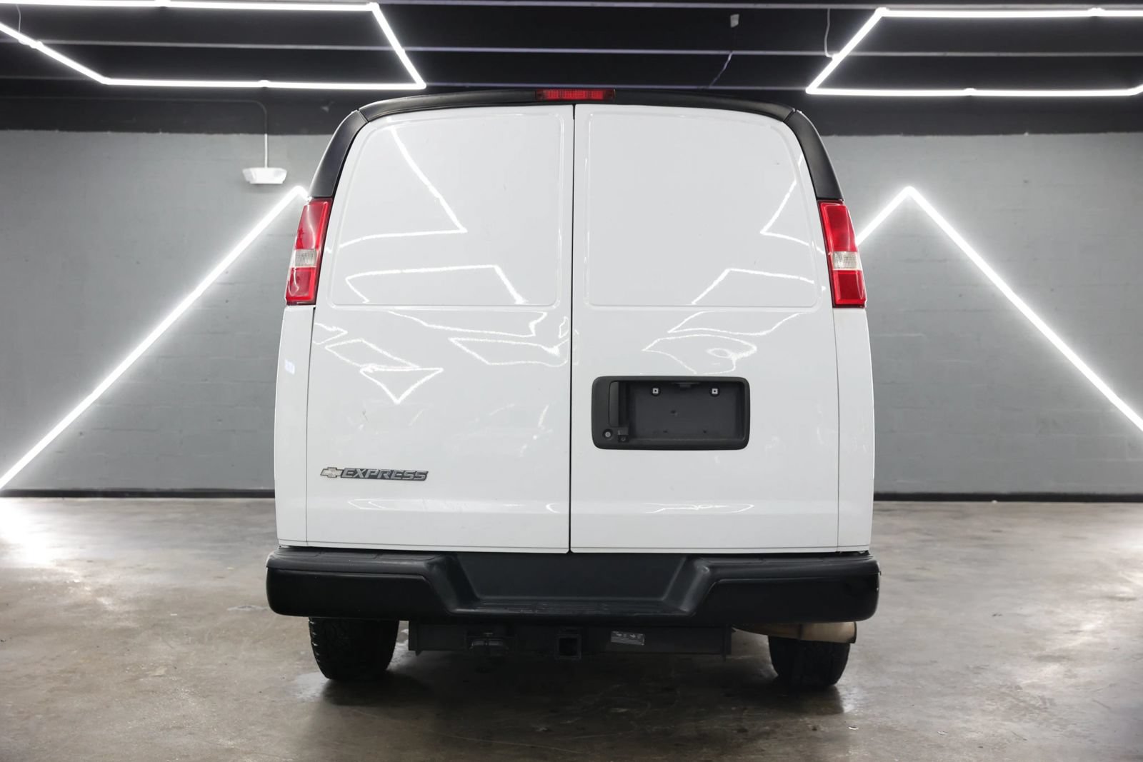 Used 2020 Chevrolet Express 2500 w/ Communications Package RWD image 15
