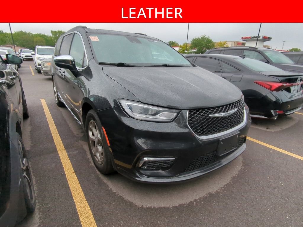 Used 2023 Chrysler Pacifica Limited FWD image 3