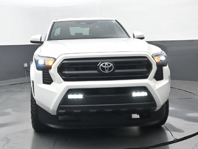Used 2024 Toyota Tacoma SR5 AWD/4WD image 18