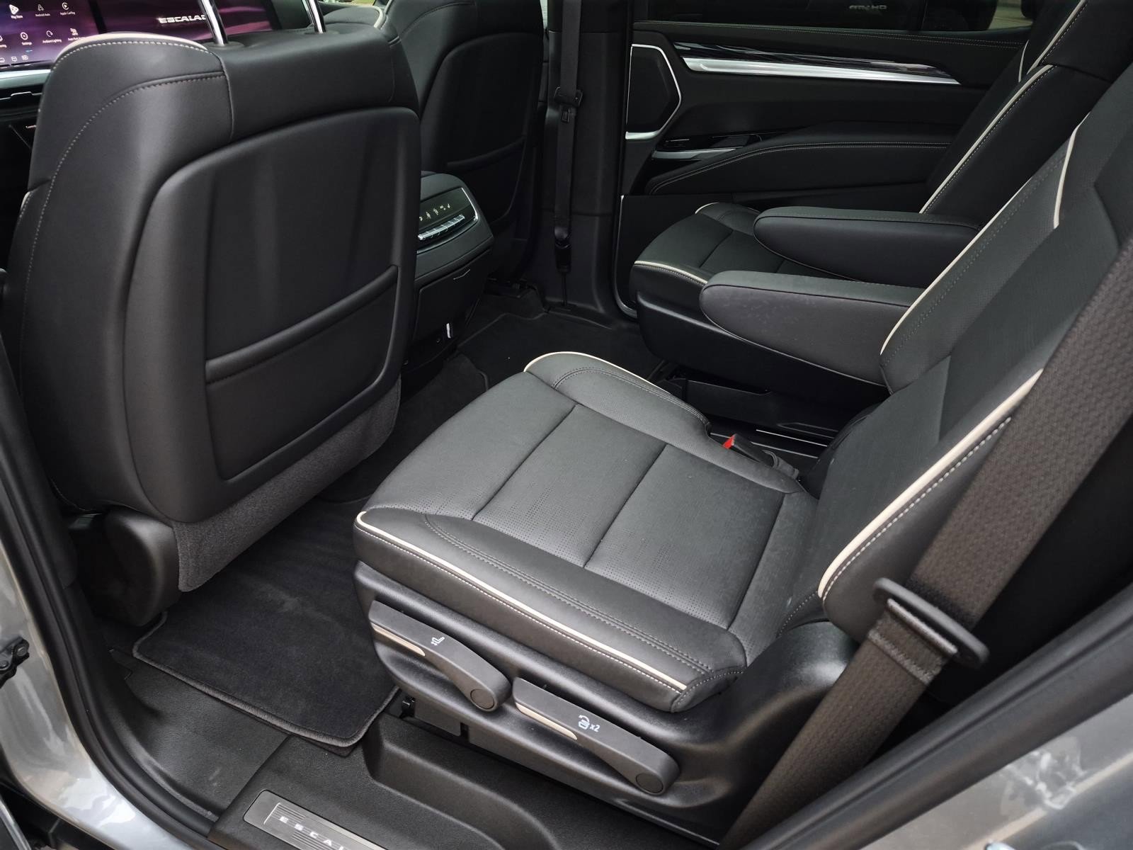 Used 2025 Cadillac Escalade Sport w/ Touring Package RWD image 15