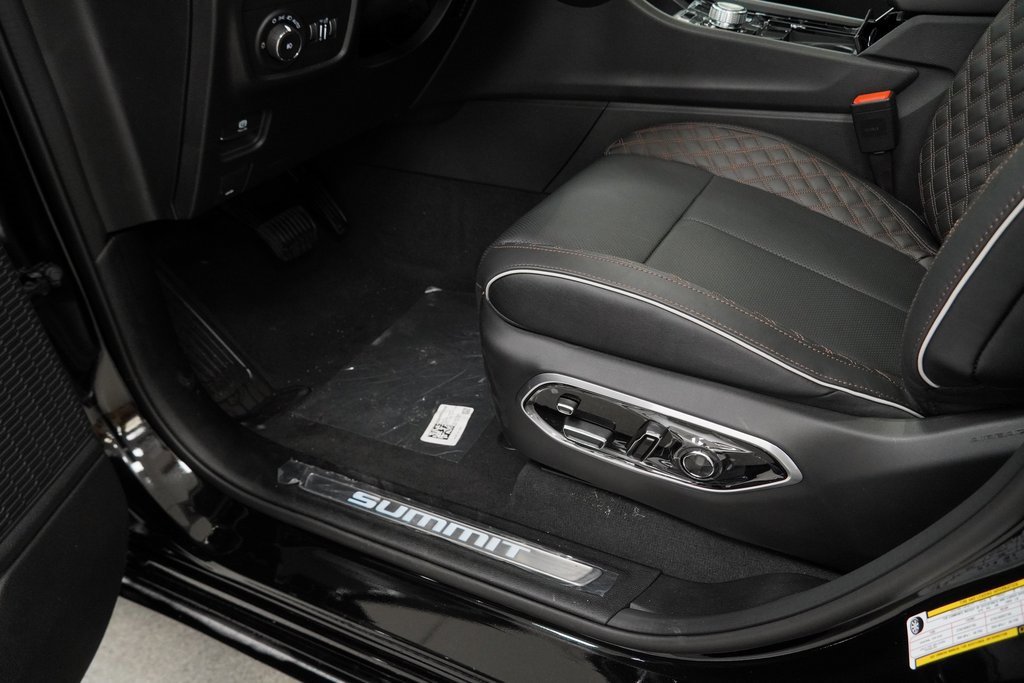 New 2025 Jeep Grand Cherokee Summit w/ Obsidian Package image 29