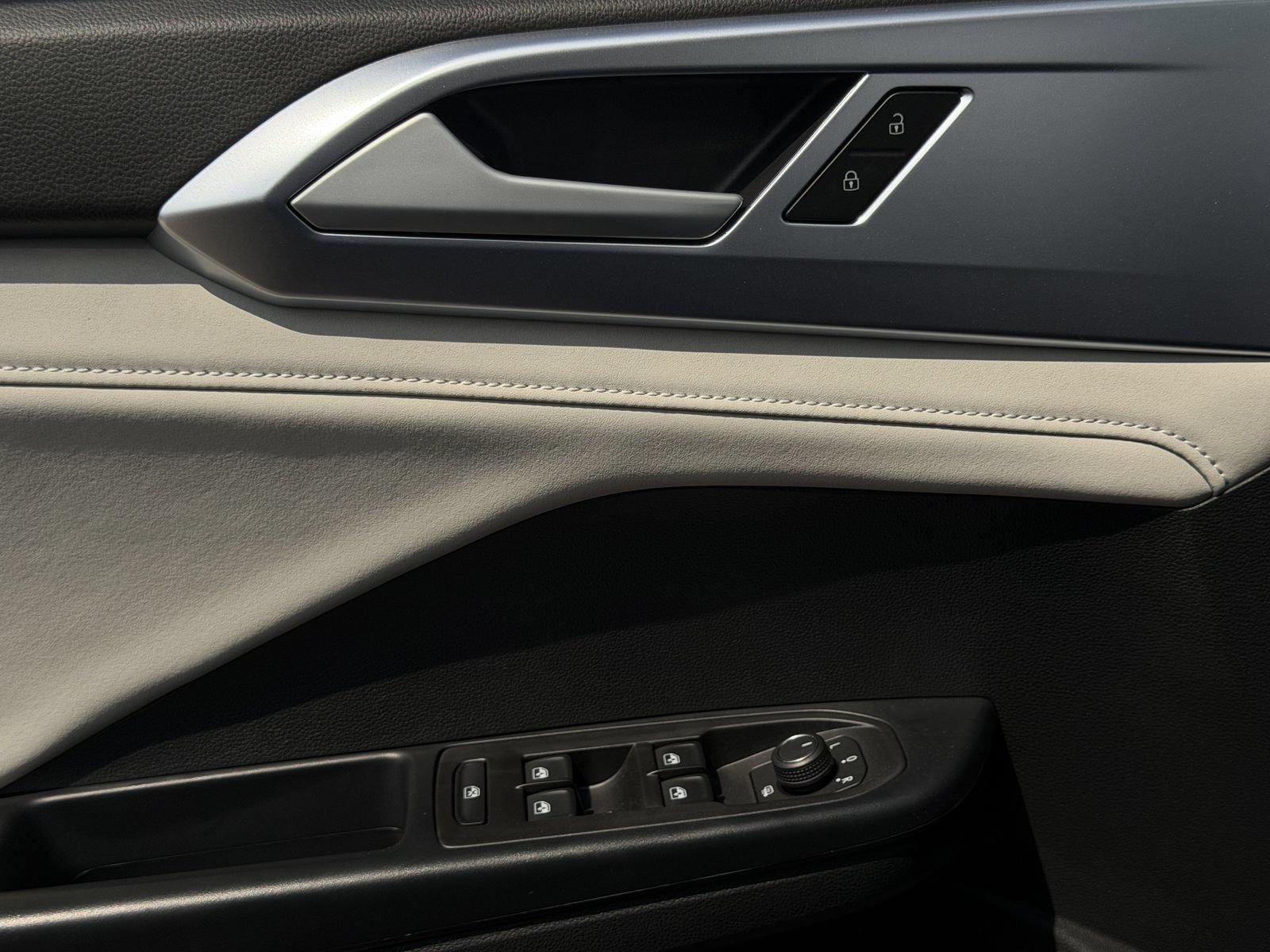 New 2026 Volkswagen Taos SE FWD image 21