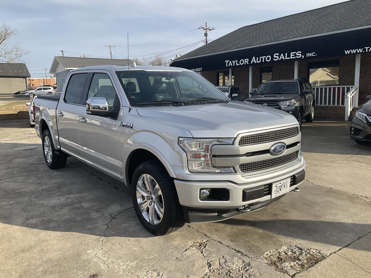 Used 2019 Ford F150 Platinum w/ Equipment Group 701A Luxury image 1
