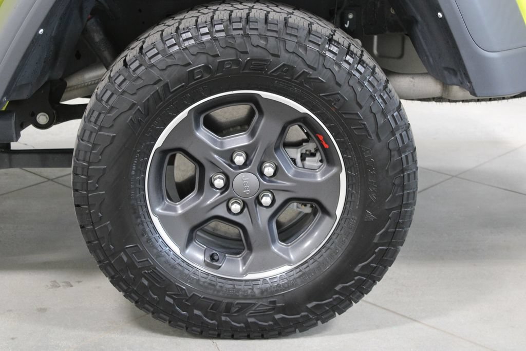 Used 2023 Jeep Gladiator Rubicon AWD/4WD image 16