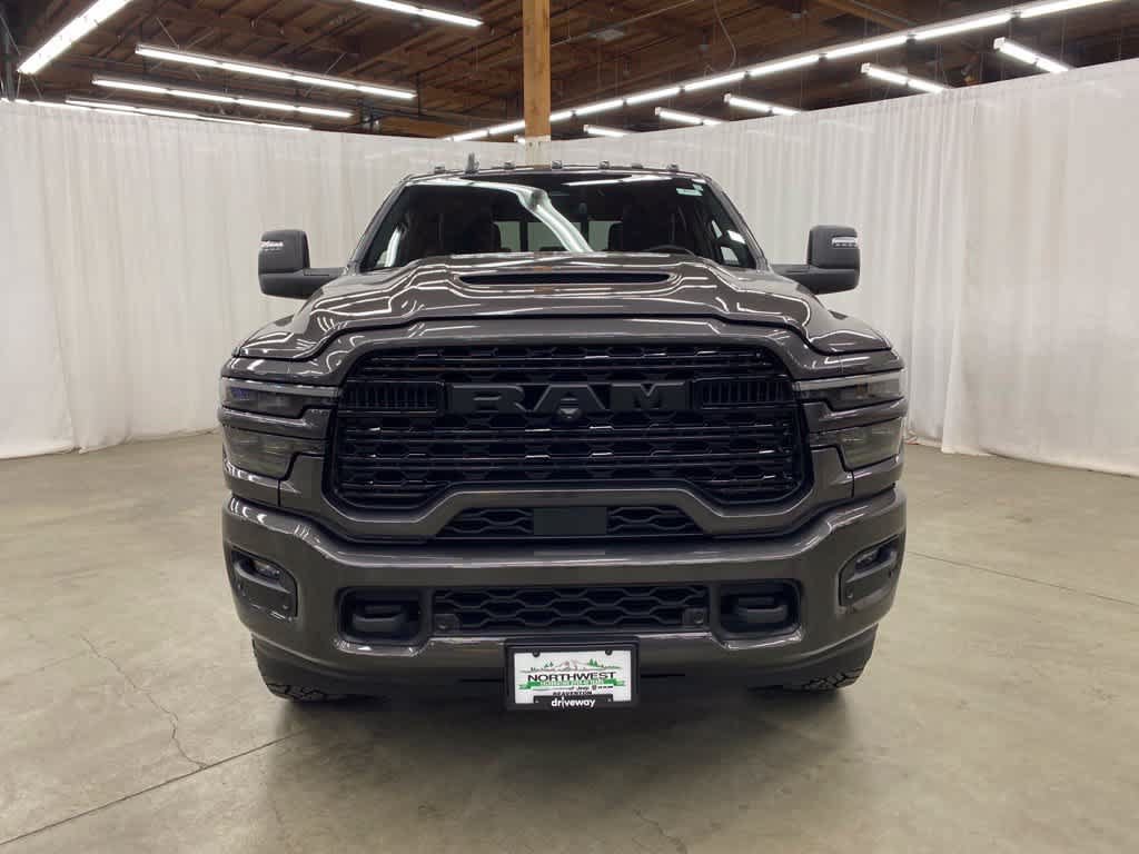 Used 2025 RAM 3500 Limited AWD/4WD image 9