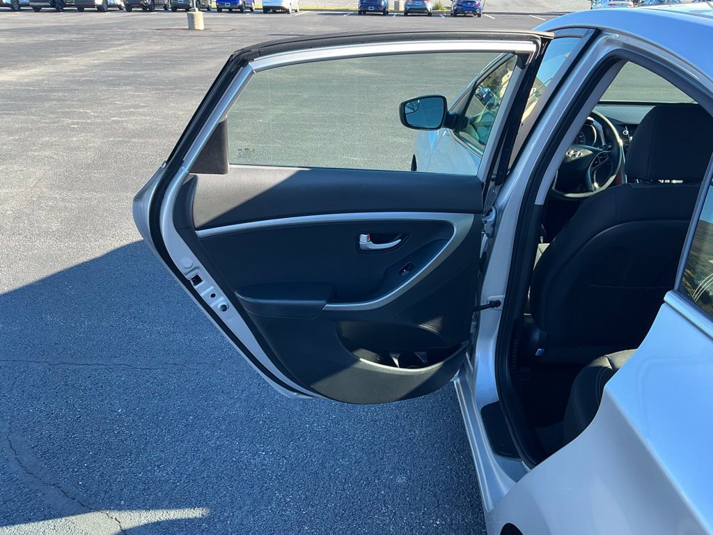 Used 2017 Hyundai Elantra GT FWD image 22