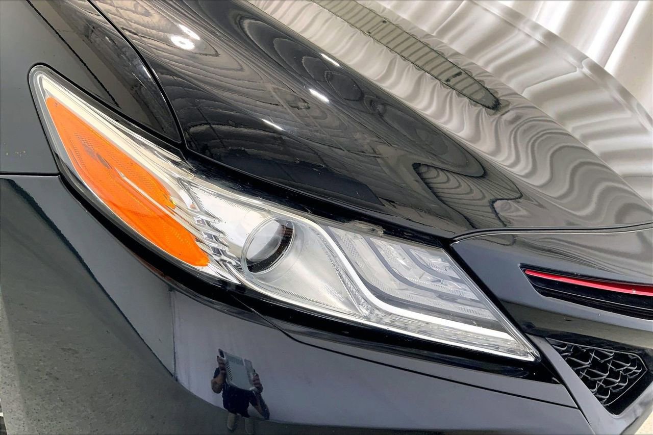 Used 2020 Toyota Camry XSE image 12