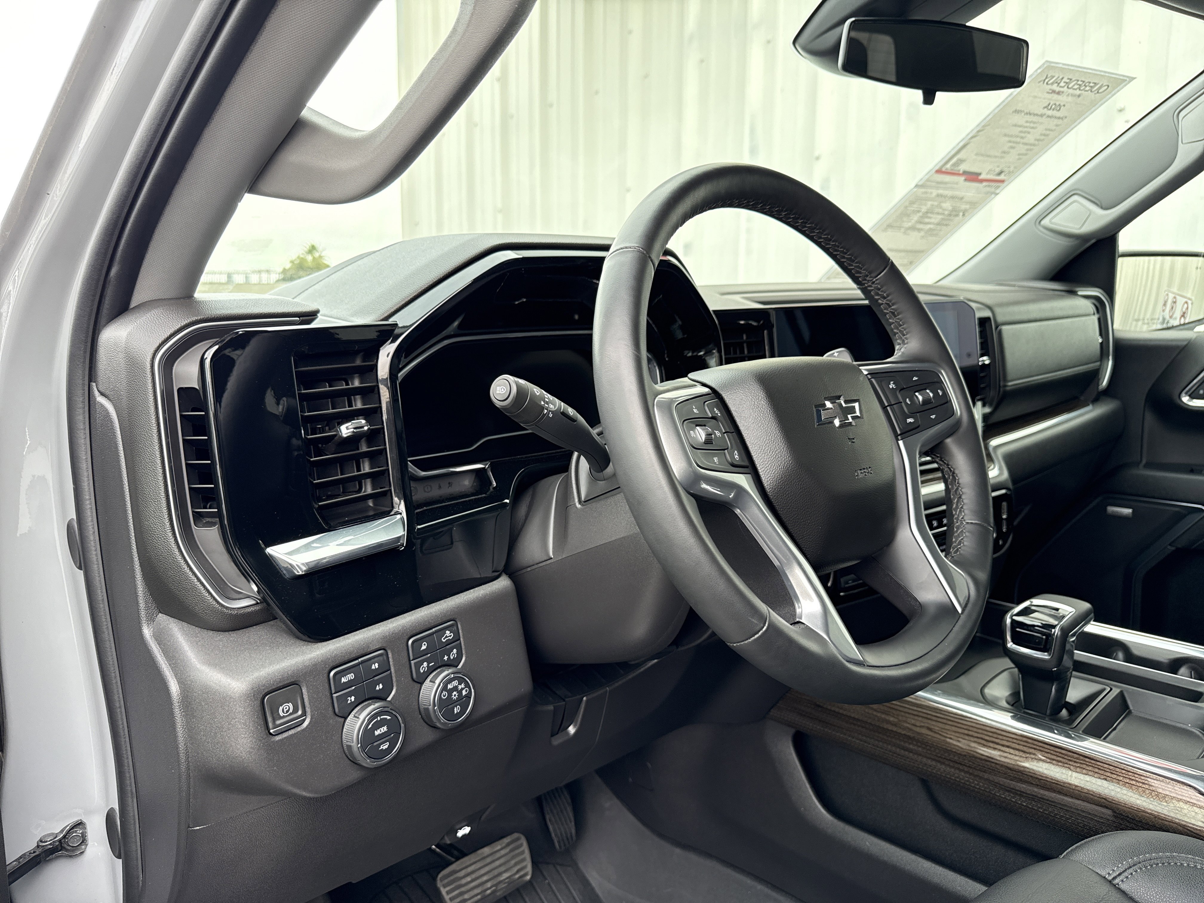 Used 2024 Chevrolet Silverado 1500 LT Trail Boss w/ LT Trail Boss Premium Package image 18