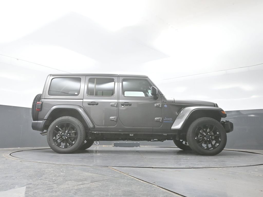 Used 2025 Jeep Wrangler Unlimited Sahara w/ Safety Group AWD/4WD image 24