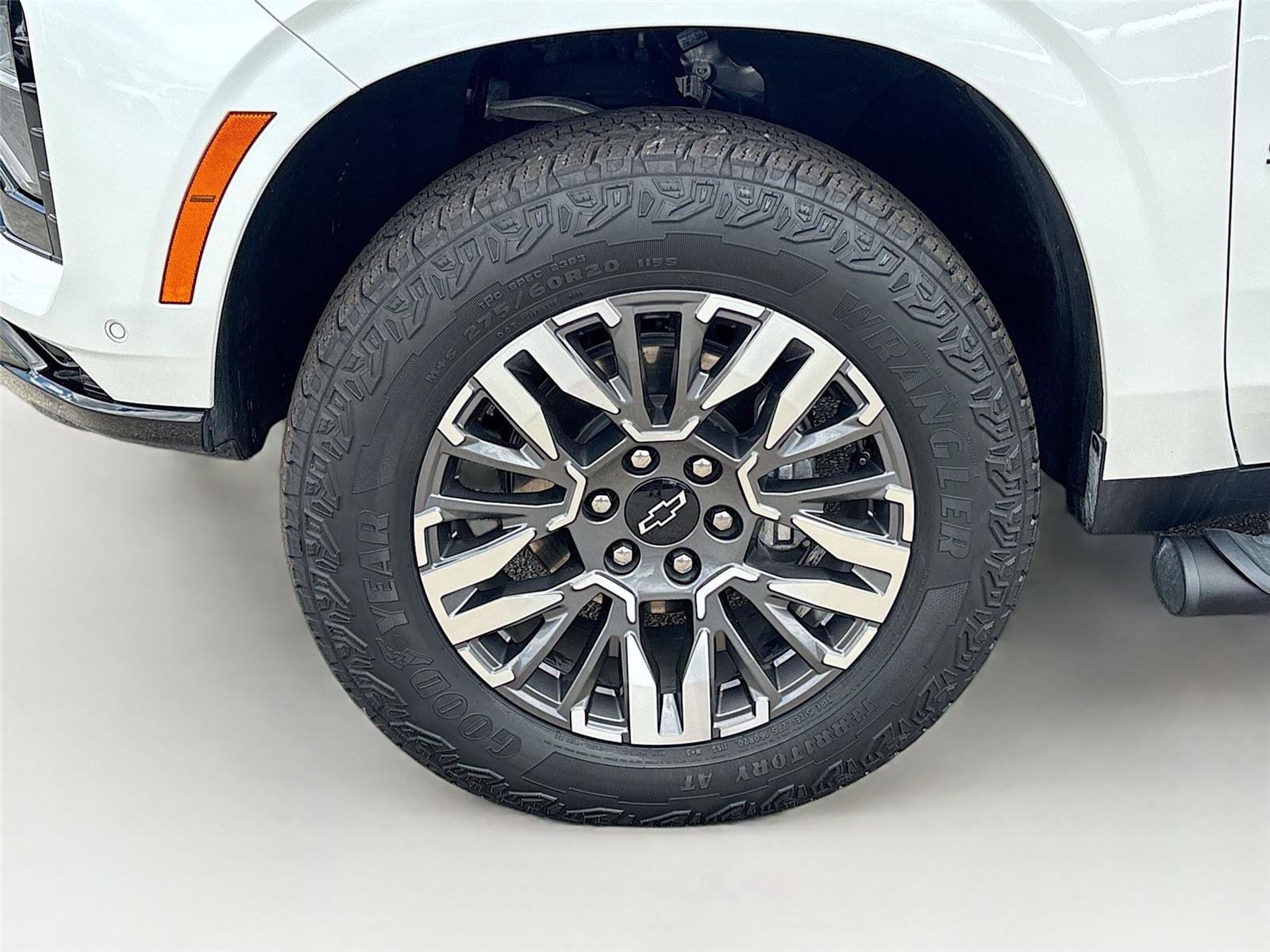 Used 2025 Chevrolet Suburban Z71 AWD/4WD image 32