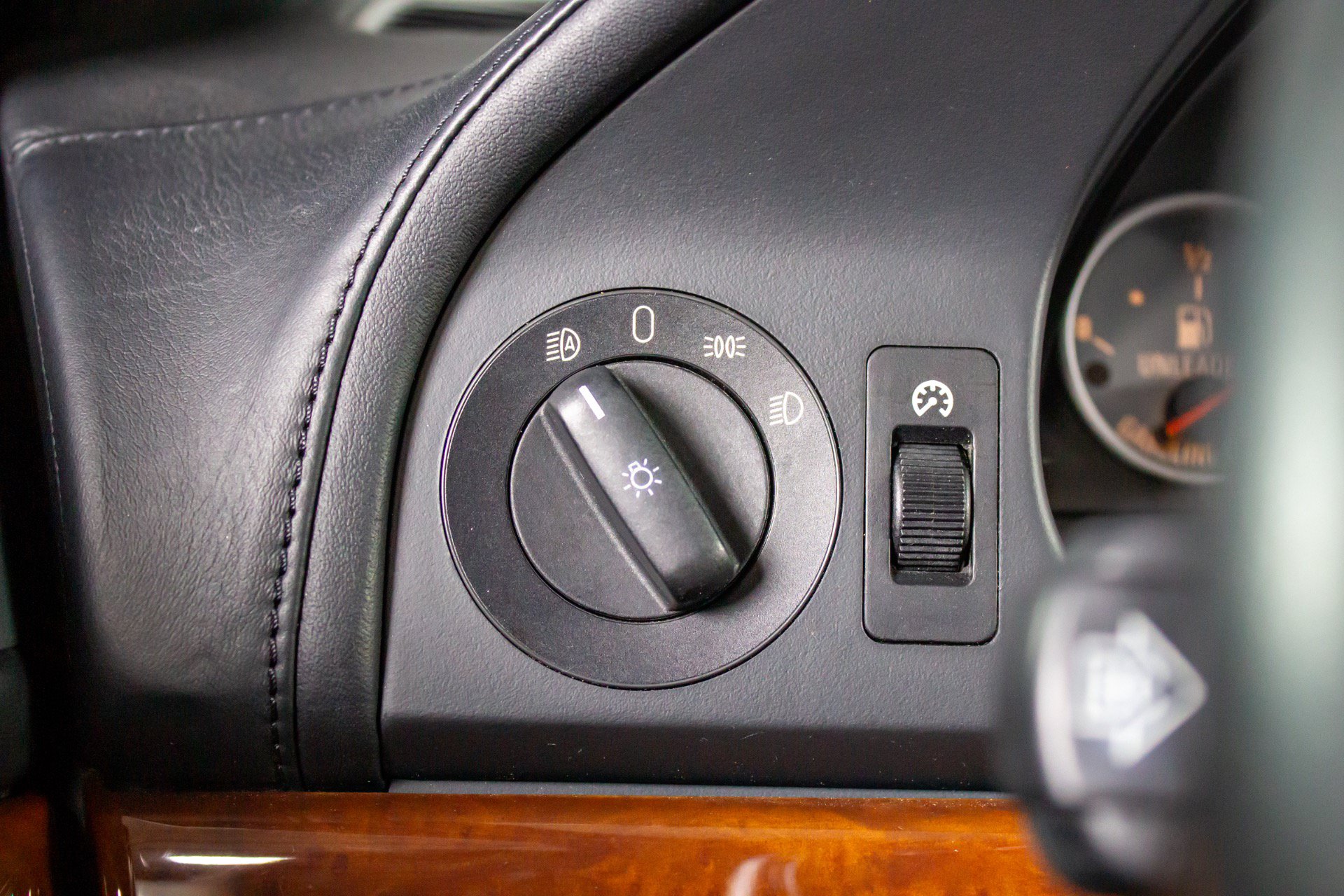 Used 2002 BMW M5 RWD image 40