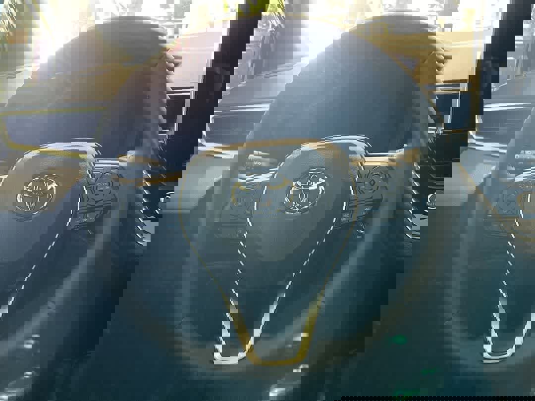 Used 2025 Toyota Corolla SE image 17