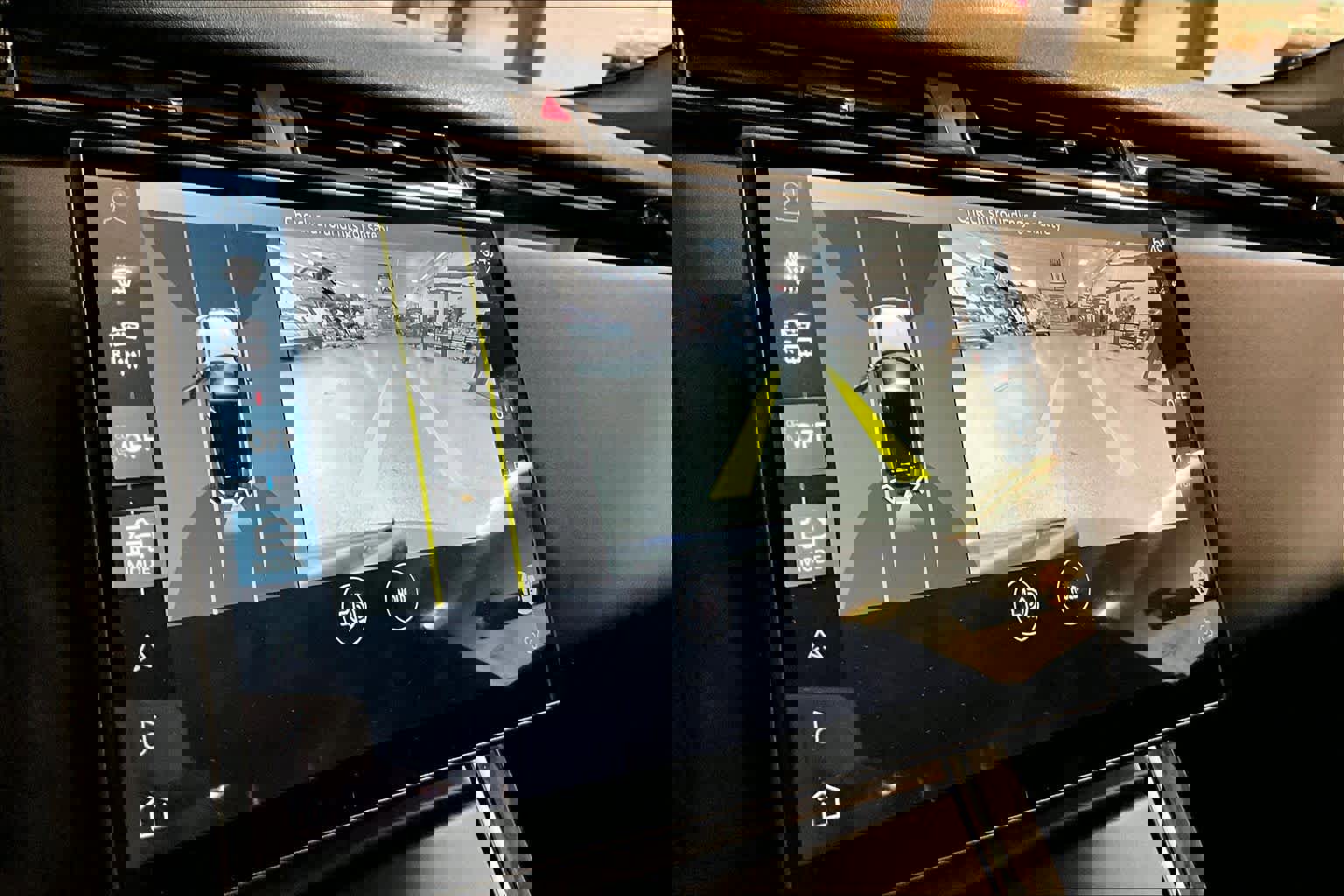 Used 2025 Land Rover Range Rover Velar Dynamic SE image 32