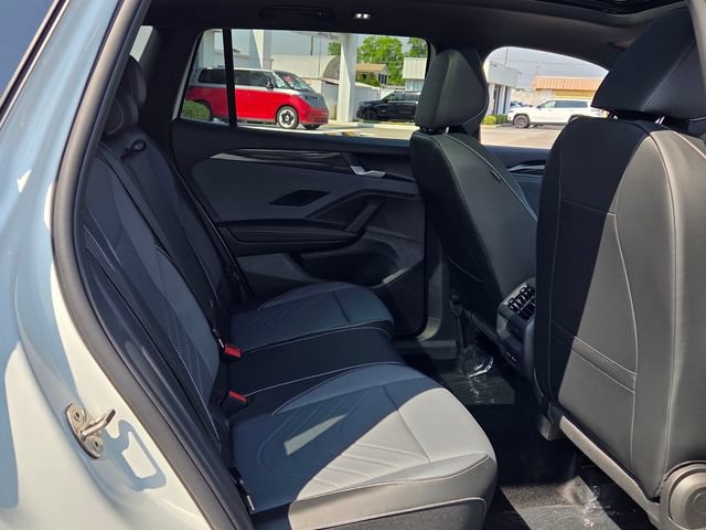 New 2026 Volkswagen Tiguan SE R-Line AWD/4WD image 17