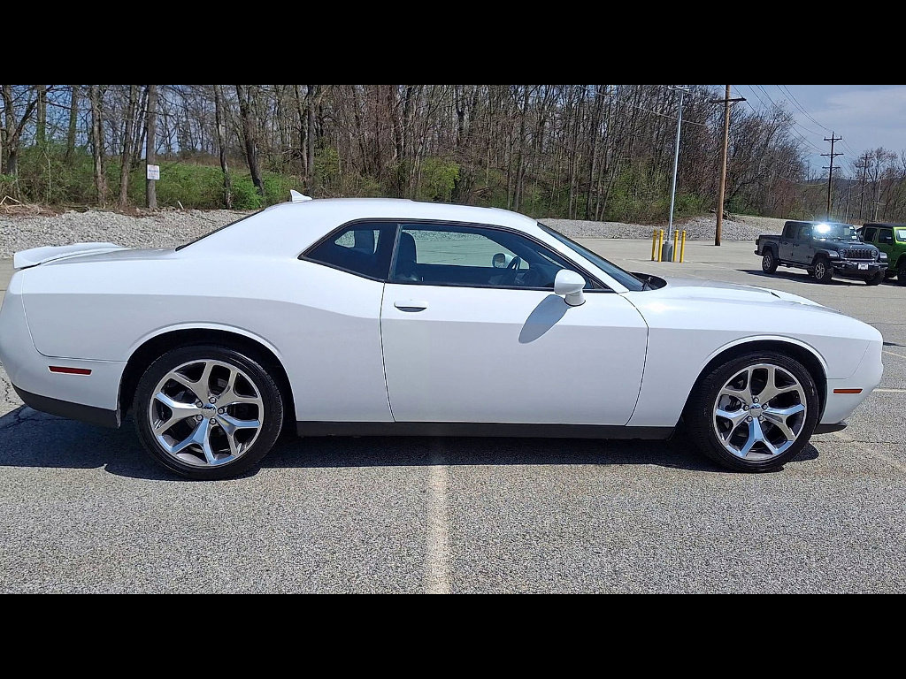 Used 2016 Dodge Challenger SXT Plus RWD image 9