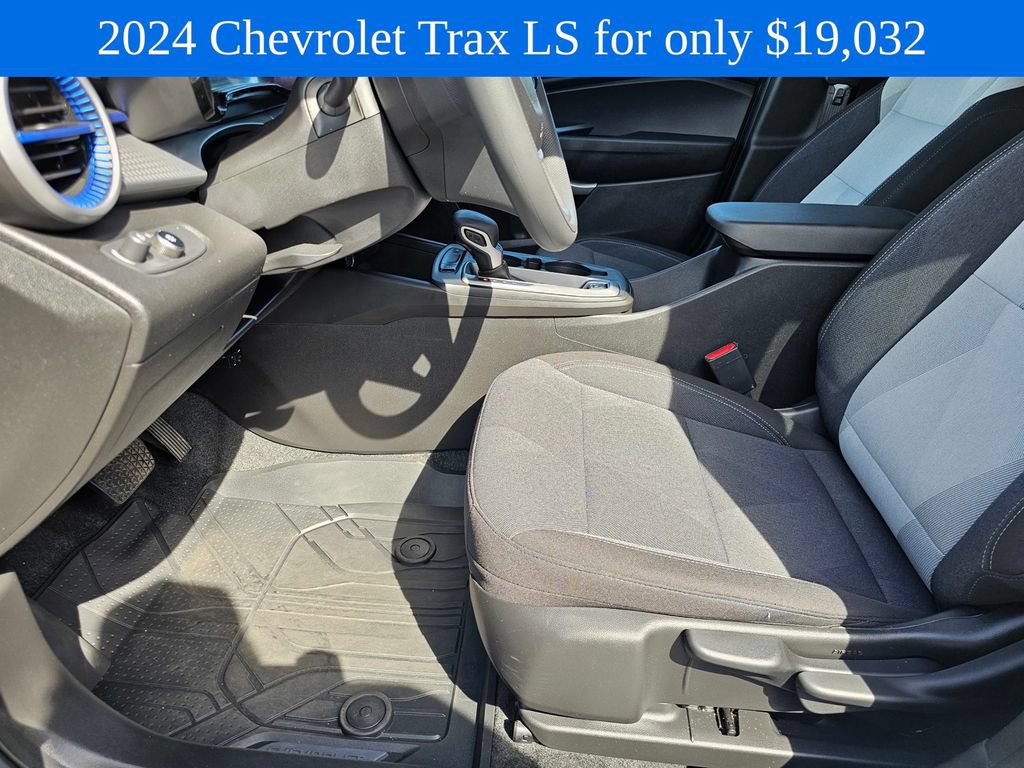 Used 2024 Chevrolet Trax LS FWD image 22