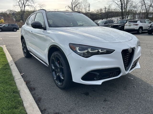 New 2026 Alfa Romeo Stelvio Sprint w/ Convenience Package AWD/4WD image 2