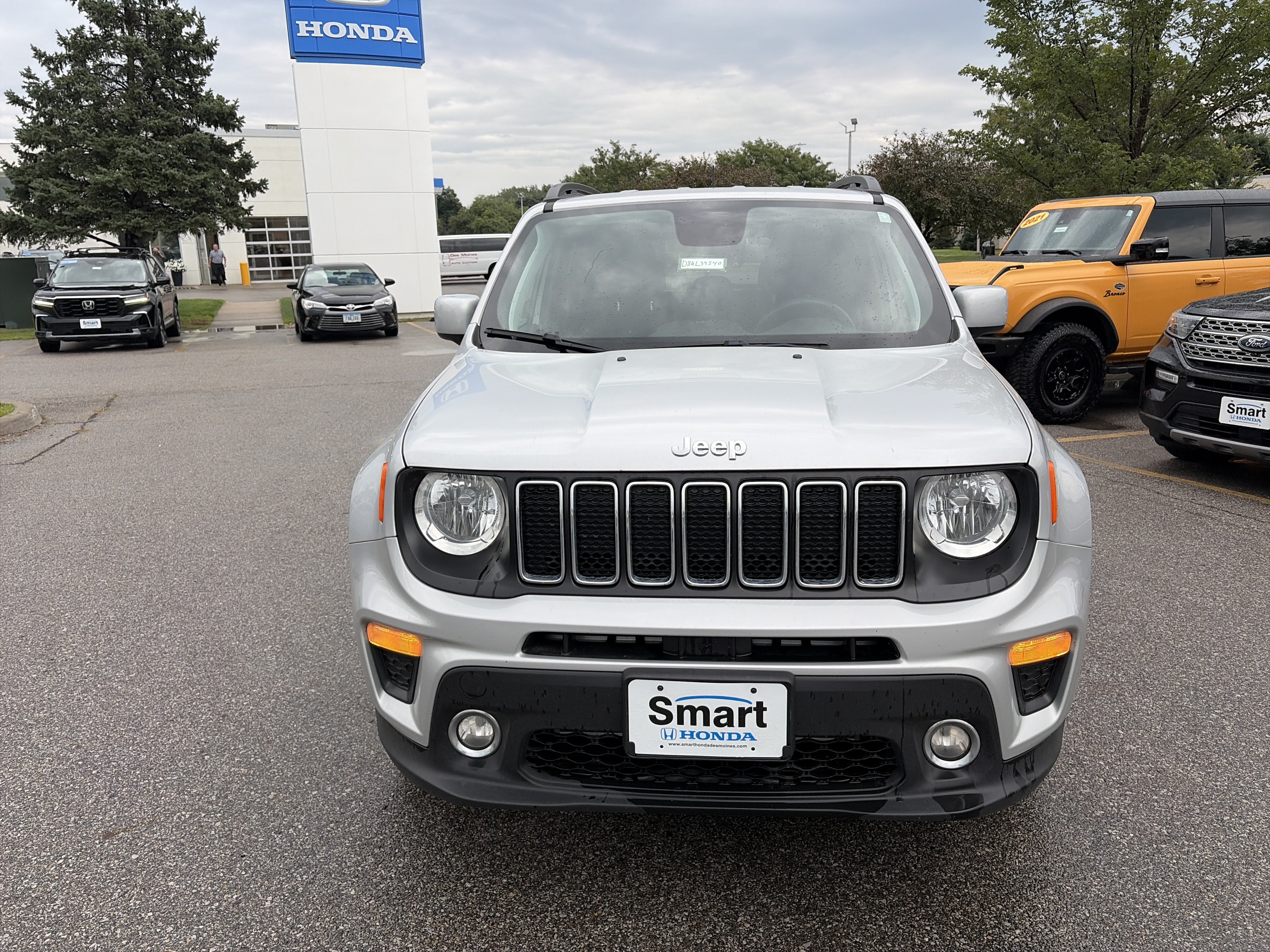 Used 2020 Jeep Renegade Latitude w/ Cold Weather Group AWD/4WD image 2