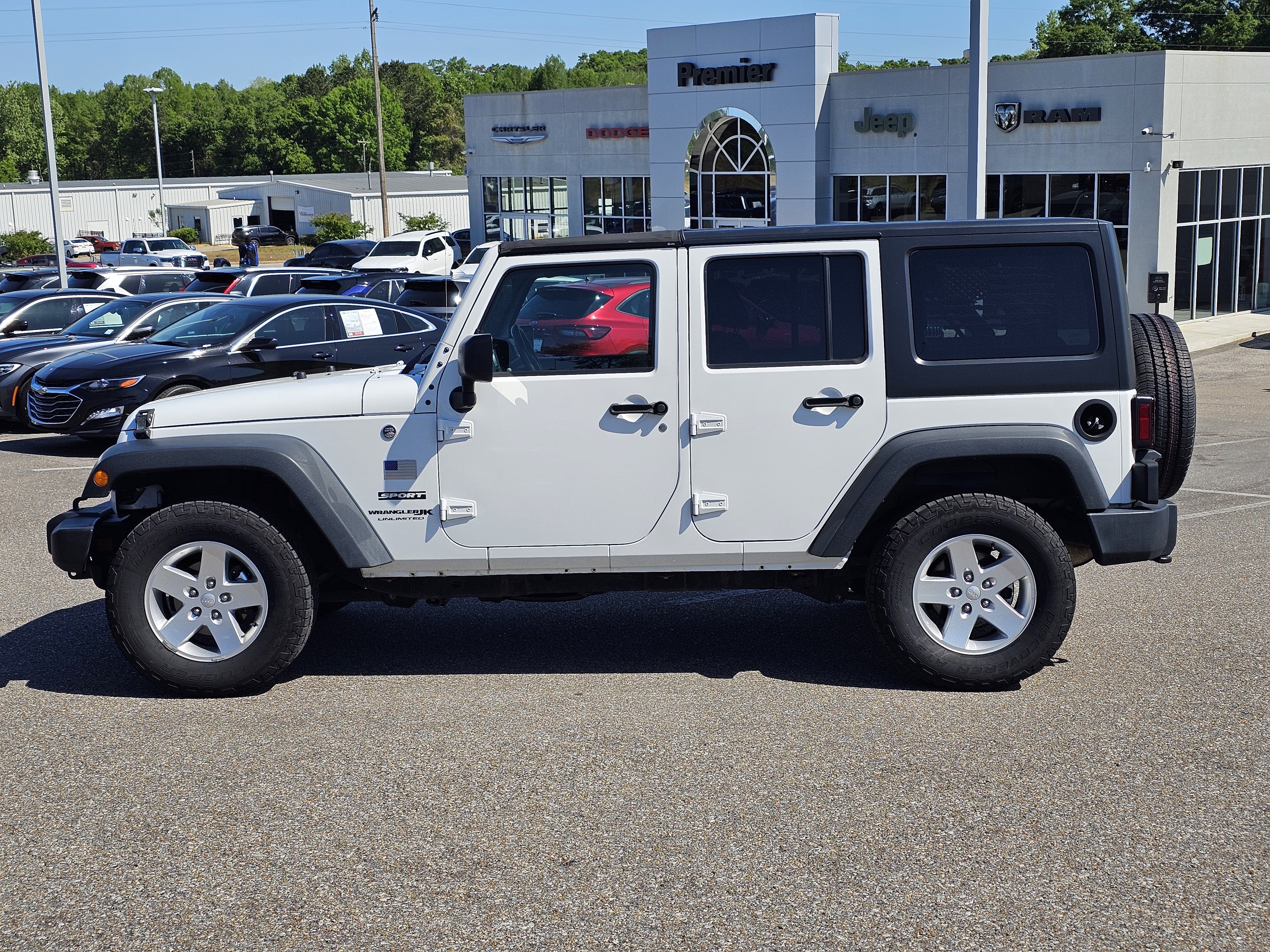 Used 2018 Jeep Wrangler Unlimited Sport S AWD/4WD image 13