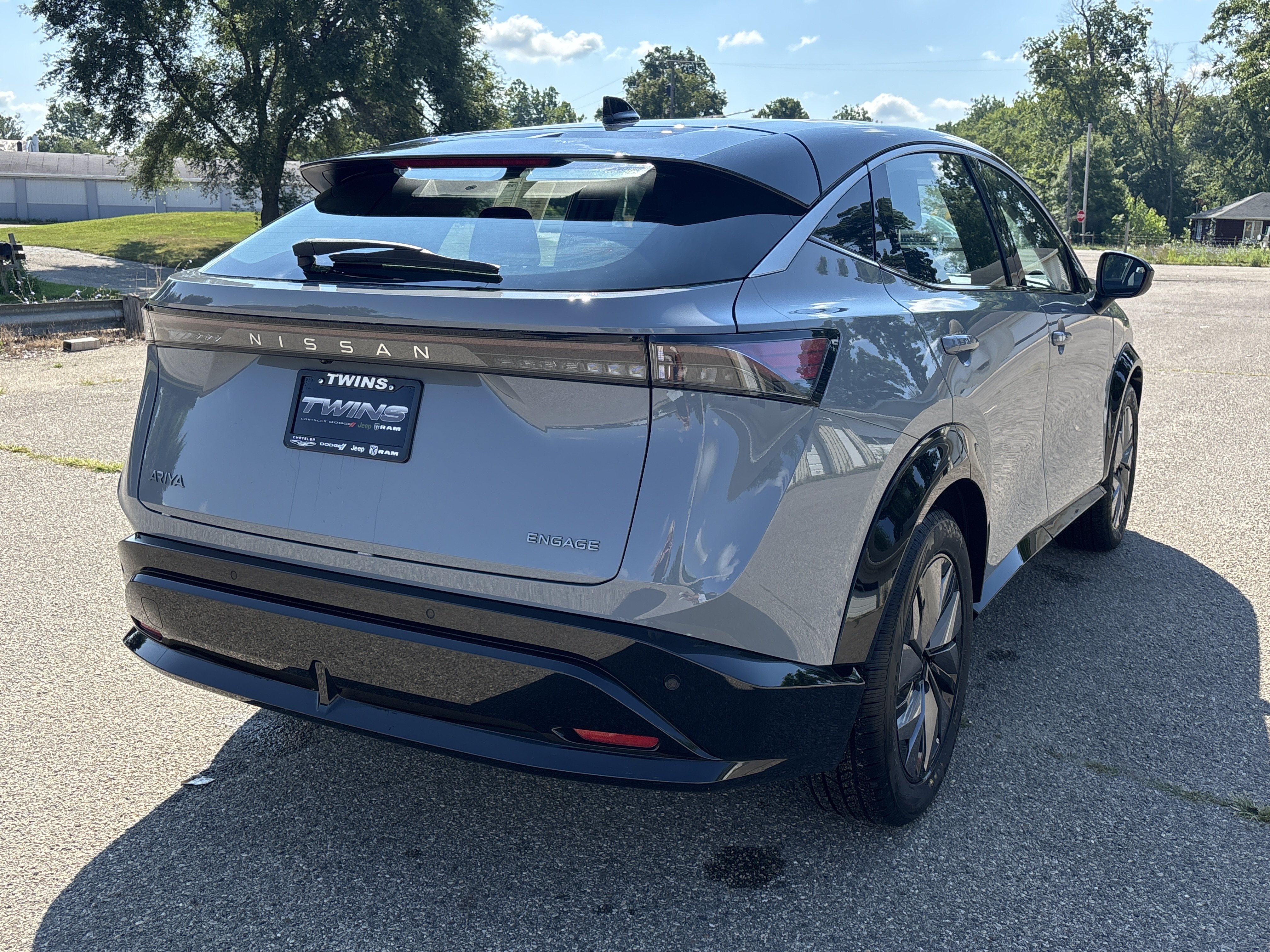 Used 2023 Nissan Ariya FWD image 3