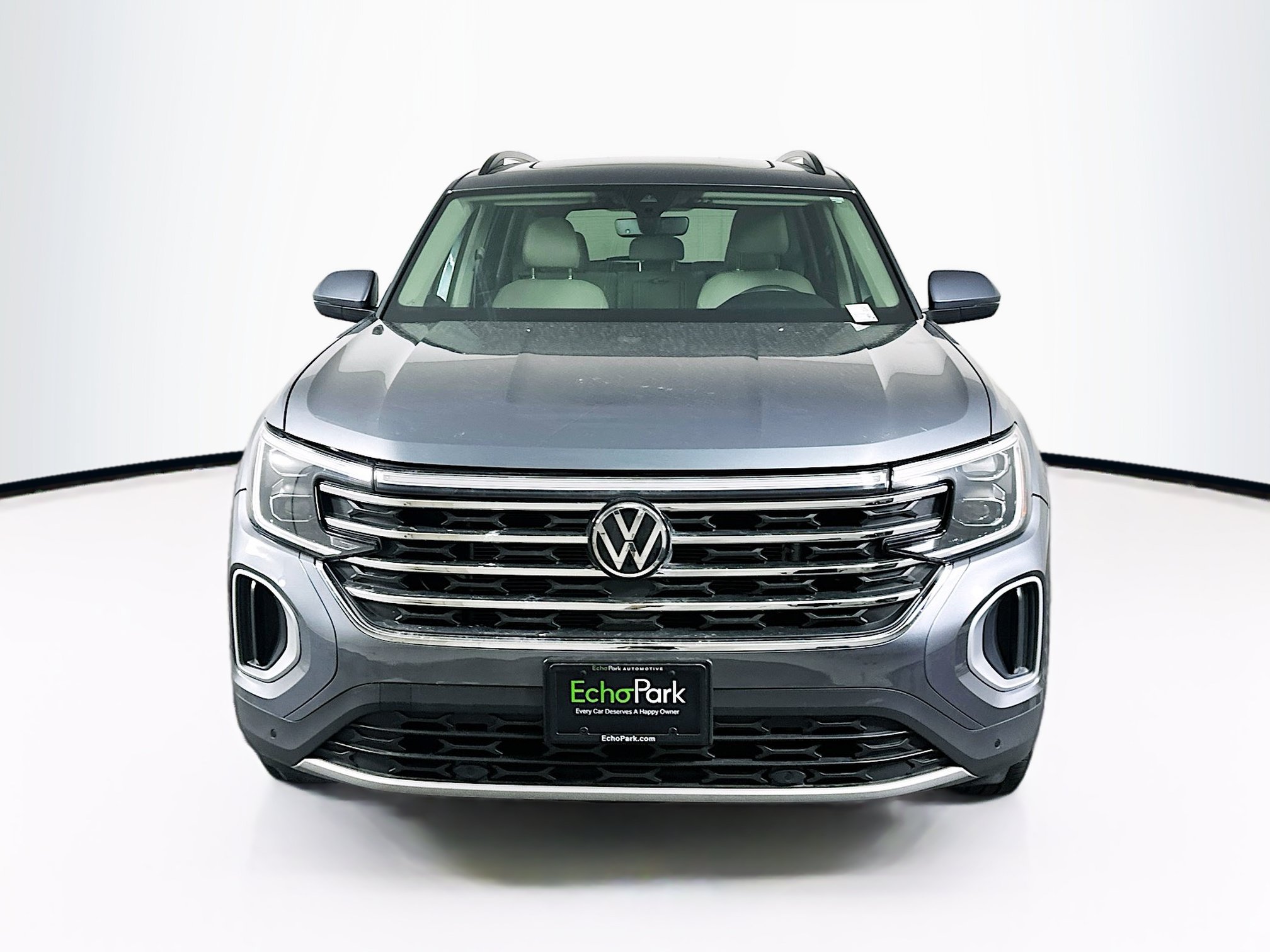 Used 2024 Volkswagen Atlas SE w/ Panoramic Sunroof Package FWD image 2