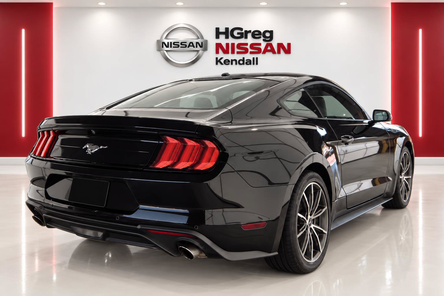 Used 2018 Ford Mustang Coupe w/ Equipment Group 101A RWD image 4