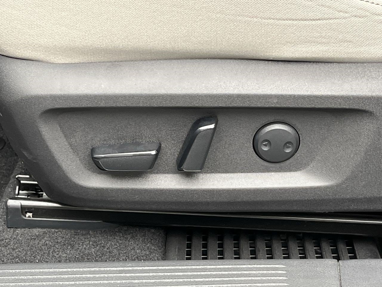 Used 2023 Nissan Rogue SV AWD/4WD image 9