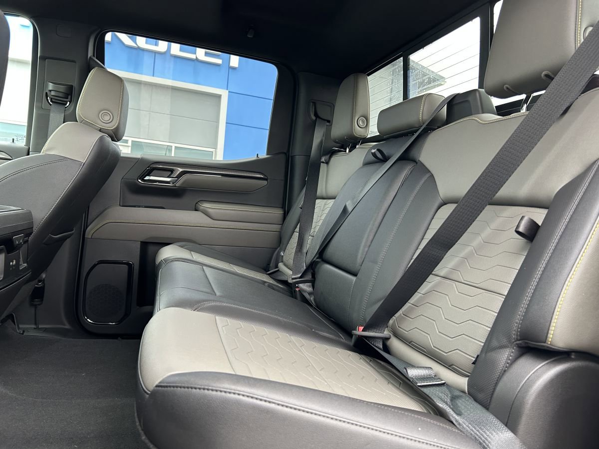 Used 2022 Chevrolet Silverado 1500 ZR2 w/ Technology Package image 13