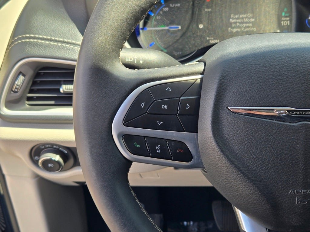 Used 2024 Chrysler Pacifica Select image 31