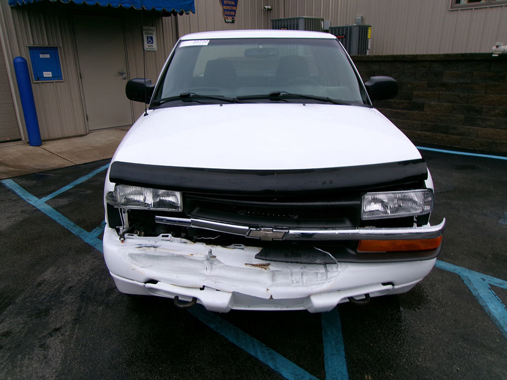 Used 2001 Chevrolet S10 Pickup LS w/ Preferred Equipment Group image 4