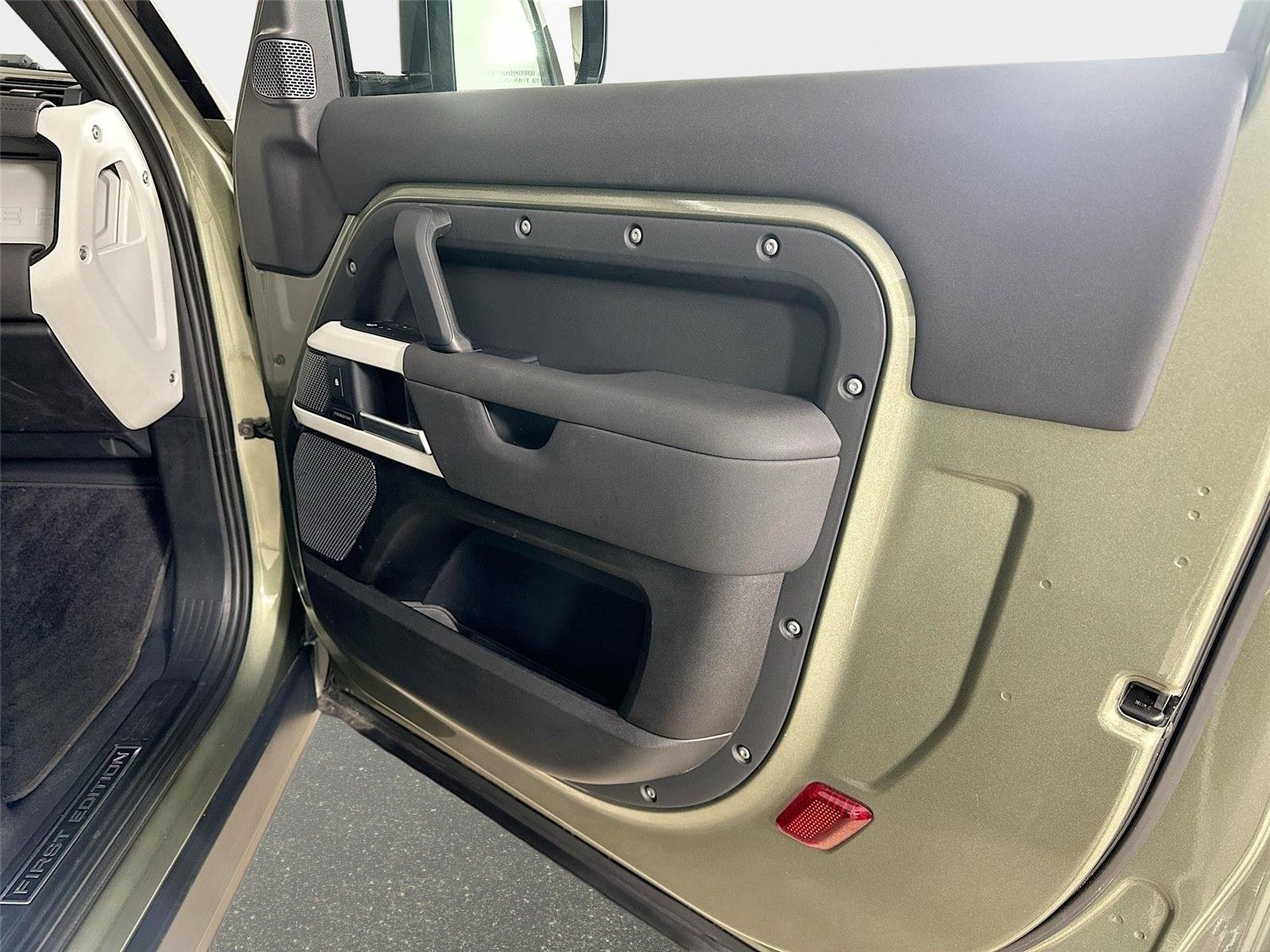 Used 2021 Land Rover Defender 90 First Edition image 39