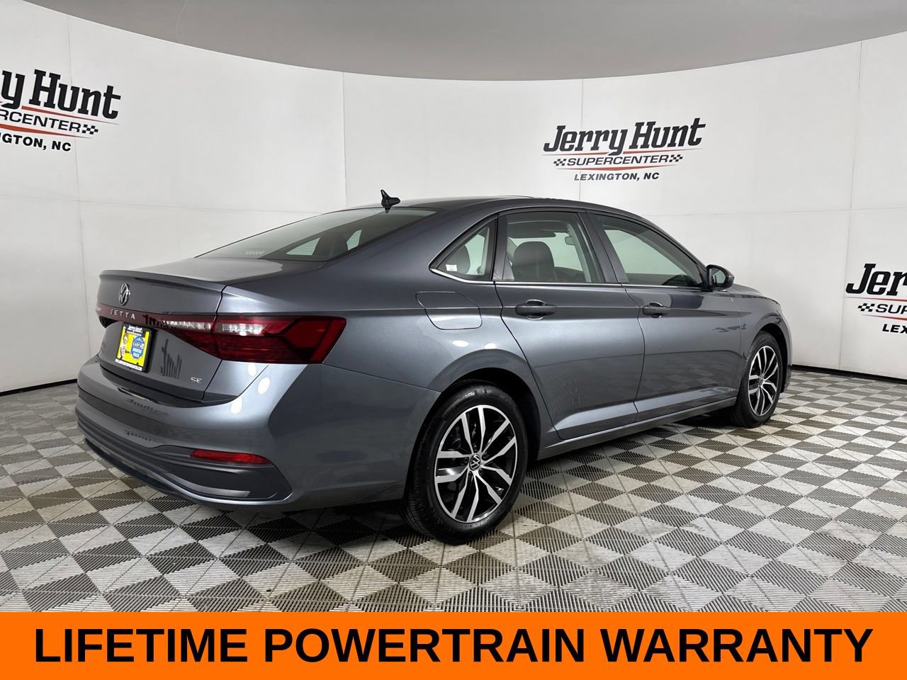 Used 2026 Volkswagen Jetta SE FWD image 5