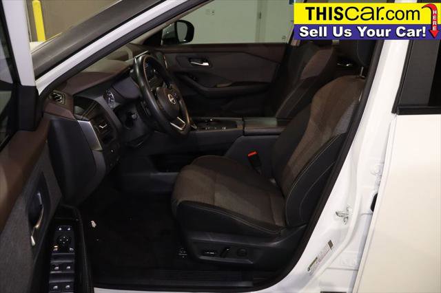 Used 2023 Nissan Rogue SV image 16