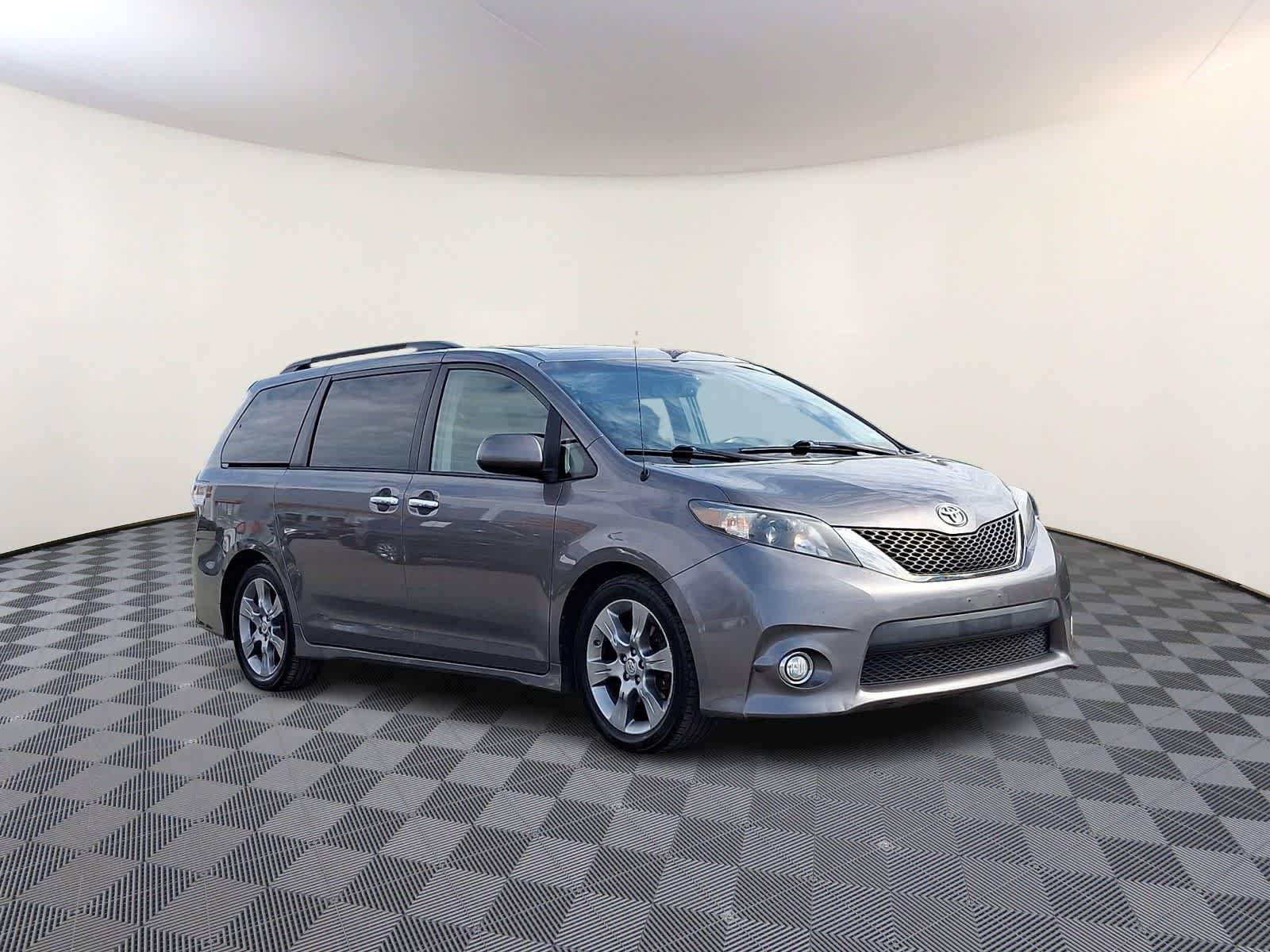Used 2014 Toyota Sienna SE image 5