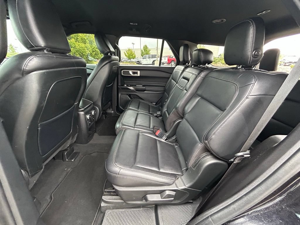 Used 2020 Ford Explorer XLT w/ Equipment Group 202A AWD/4WD image 27