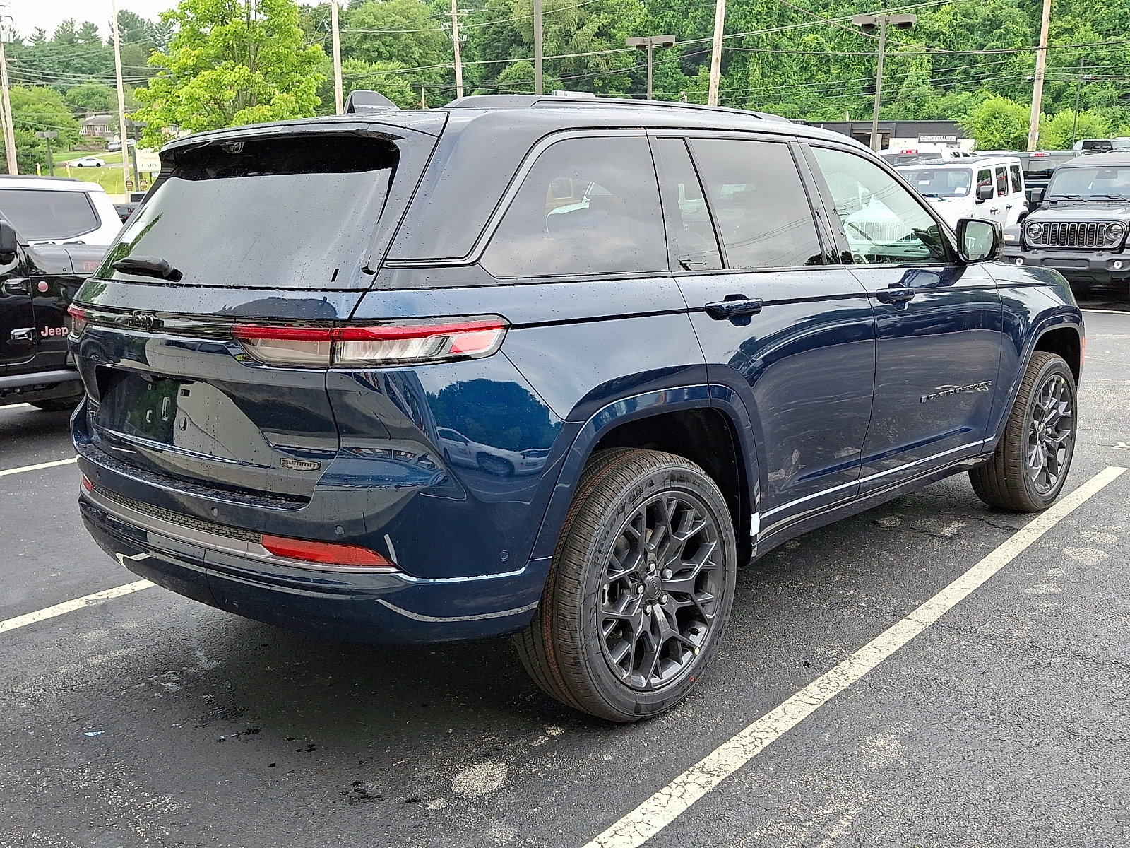 New 2026 Jeep Grand Cherokee Summit w/ Obsidian Package AWD/4WD image 3