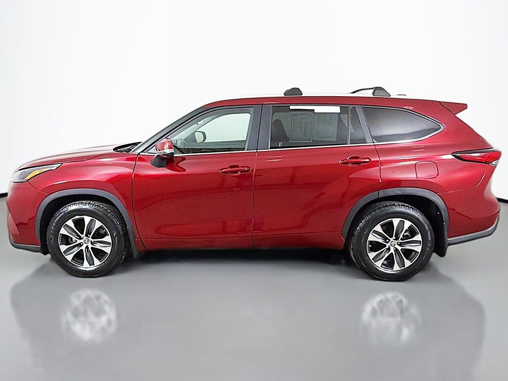 Used 2023 Toyota Highlander XLE AWD/4WD image 14