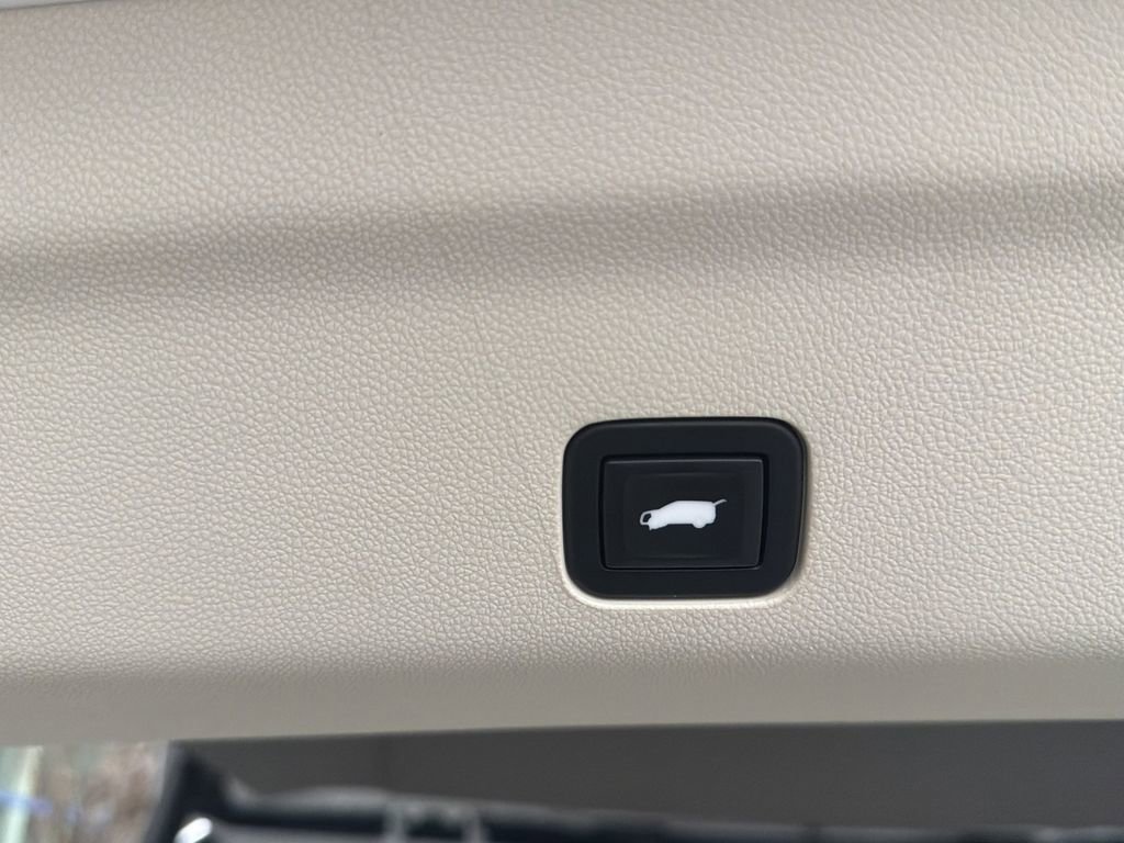 Certified 2021 Cadillac Escalade Premium Luxury Platinum image 19