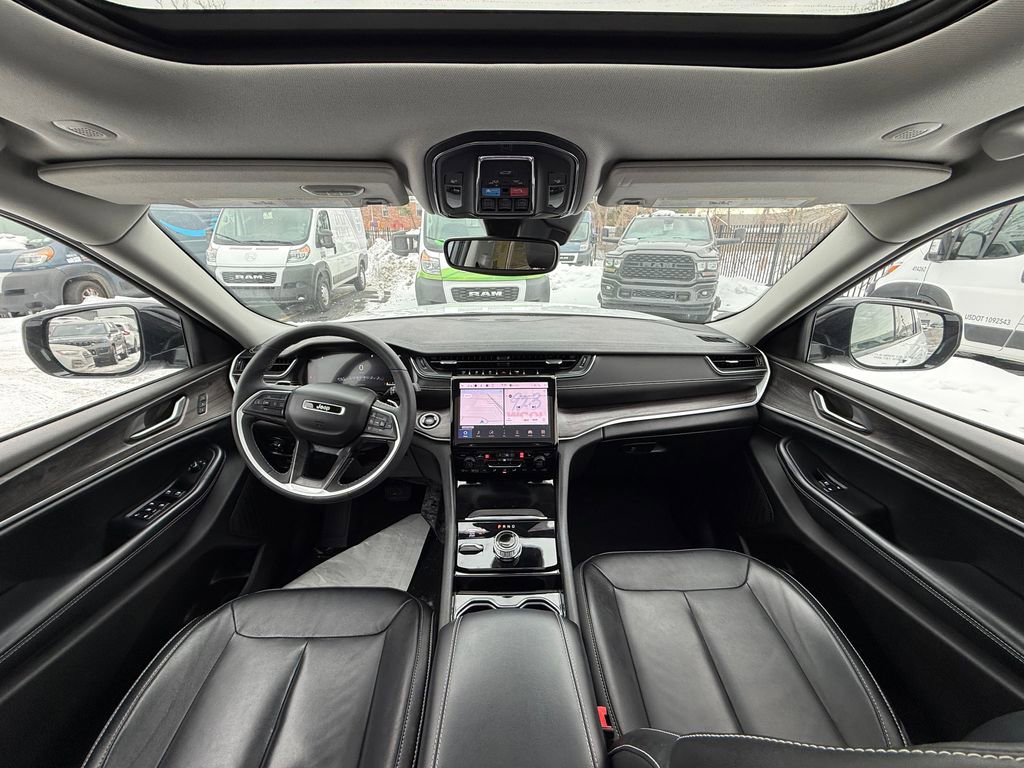 Used 2023 Jeep Grand Cherokee L Limited image 11