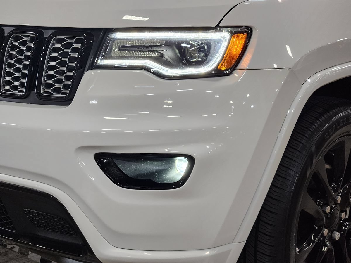 Used 2022 Jeep Grand Cherokee Laredo X AWD/4WD image 14