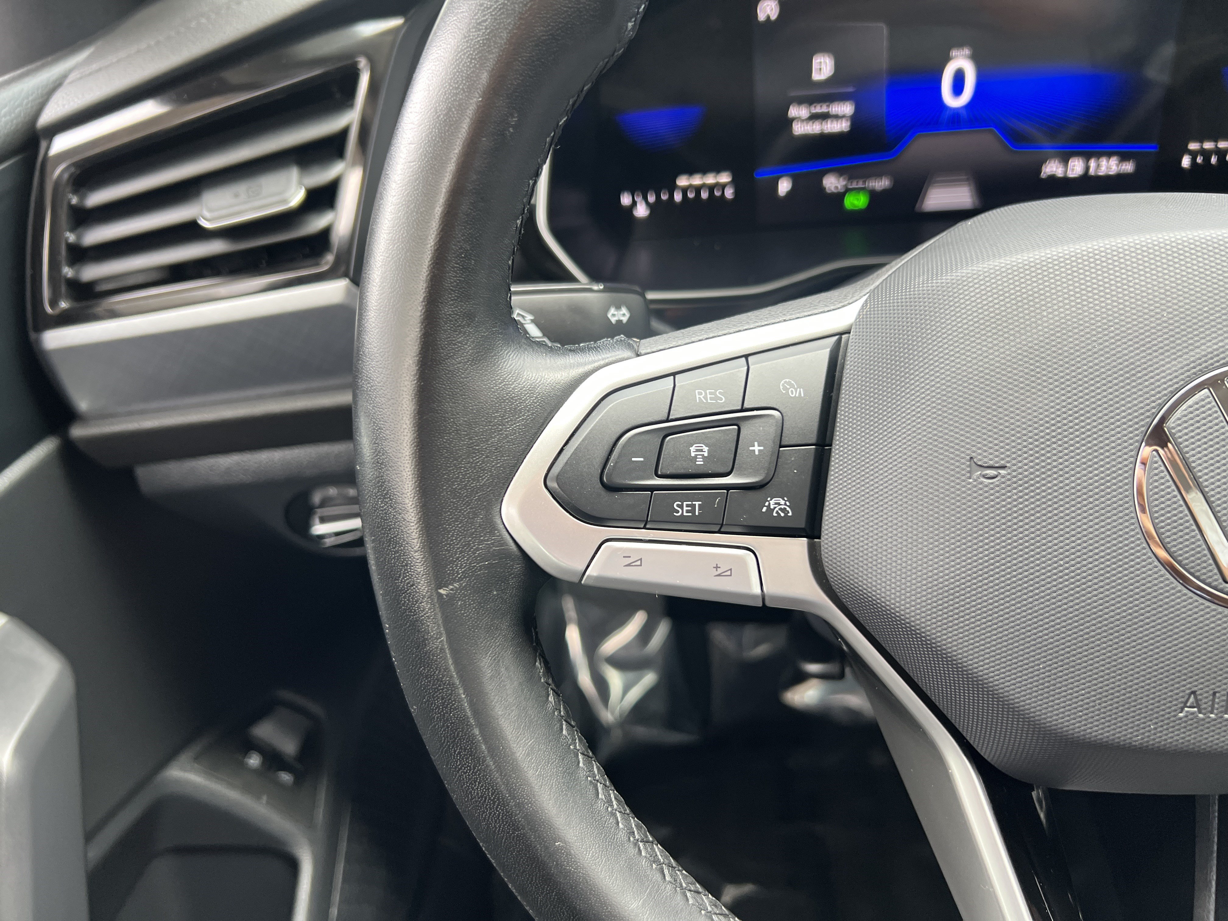 Used 2024 Volkswagen Jetta SE FWD image 26