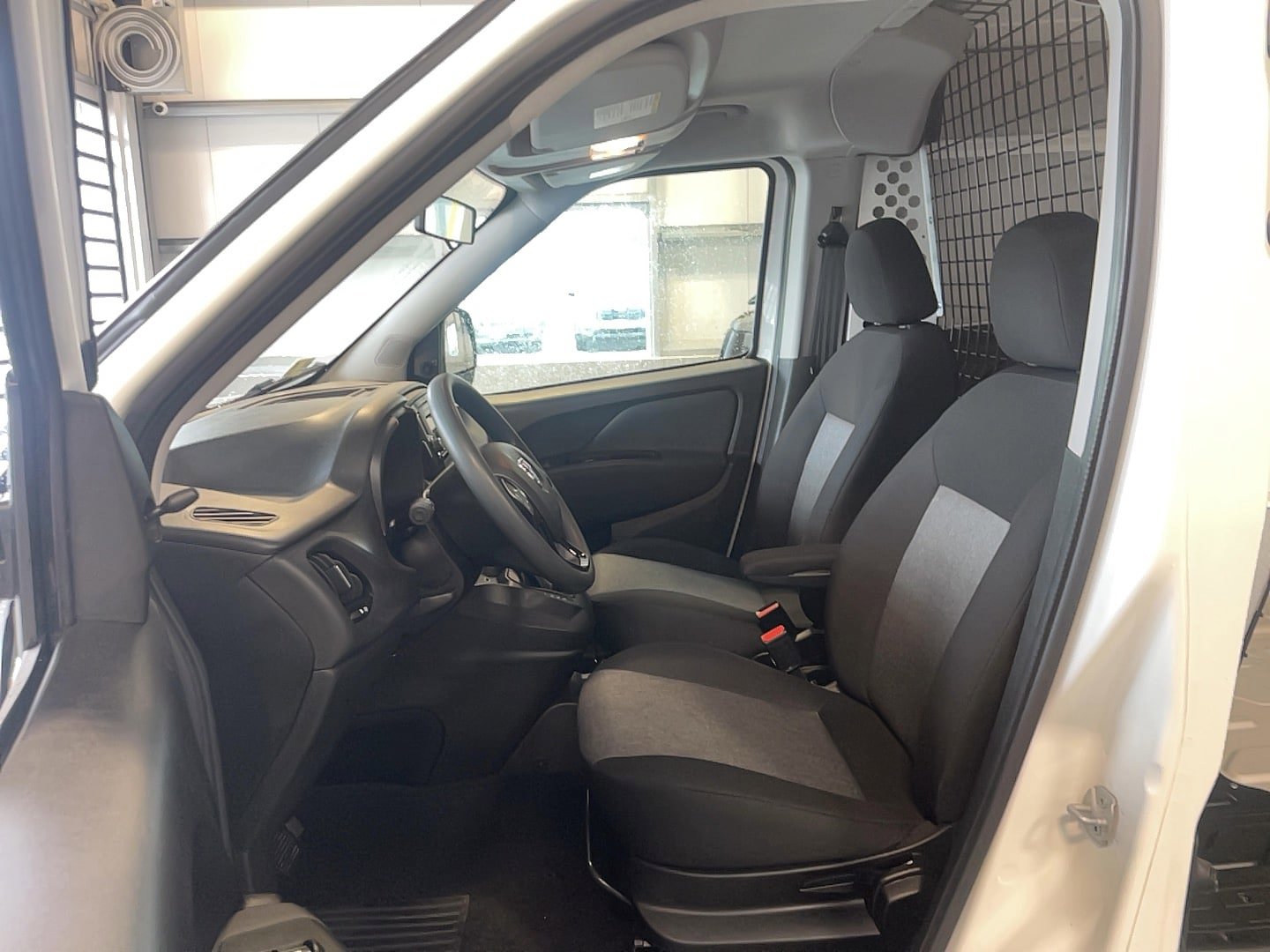 Used 2022 RAM ProMaster City Tradesman FWD image 9