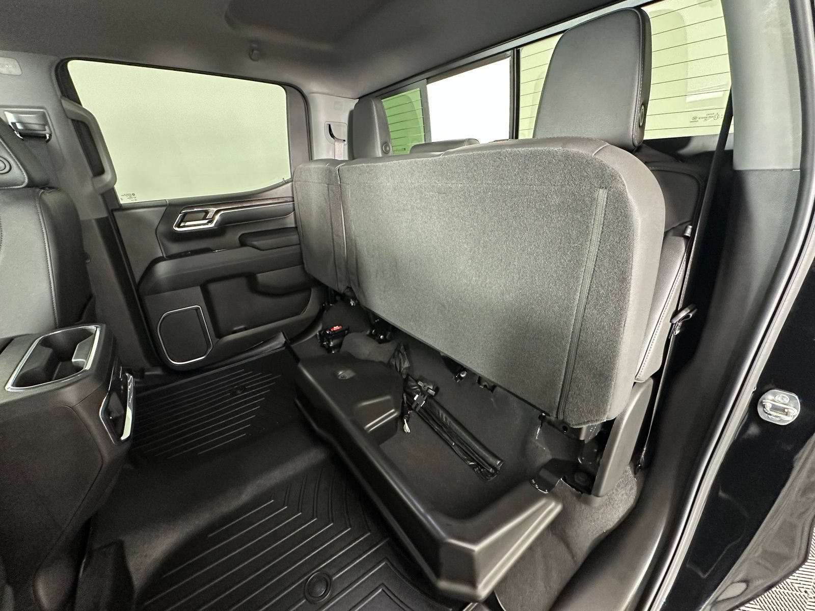 Used 2023 Chevrolet Silverado 1500 LTZ w/ Technology Package AWD/4WD image 33