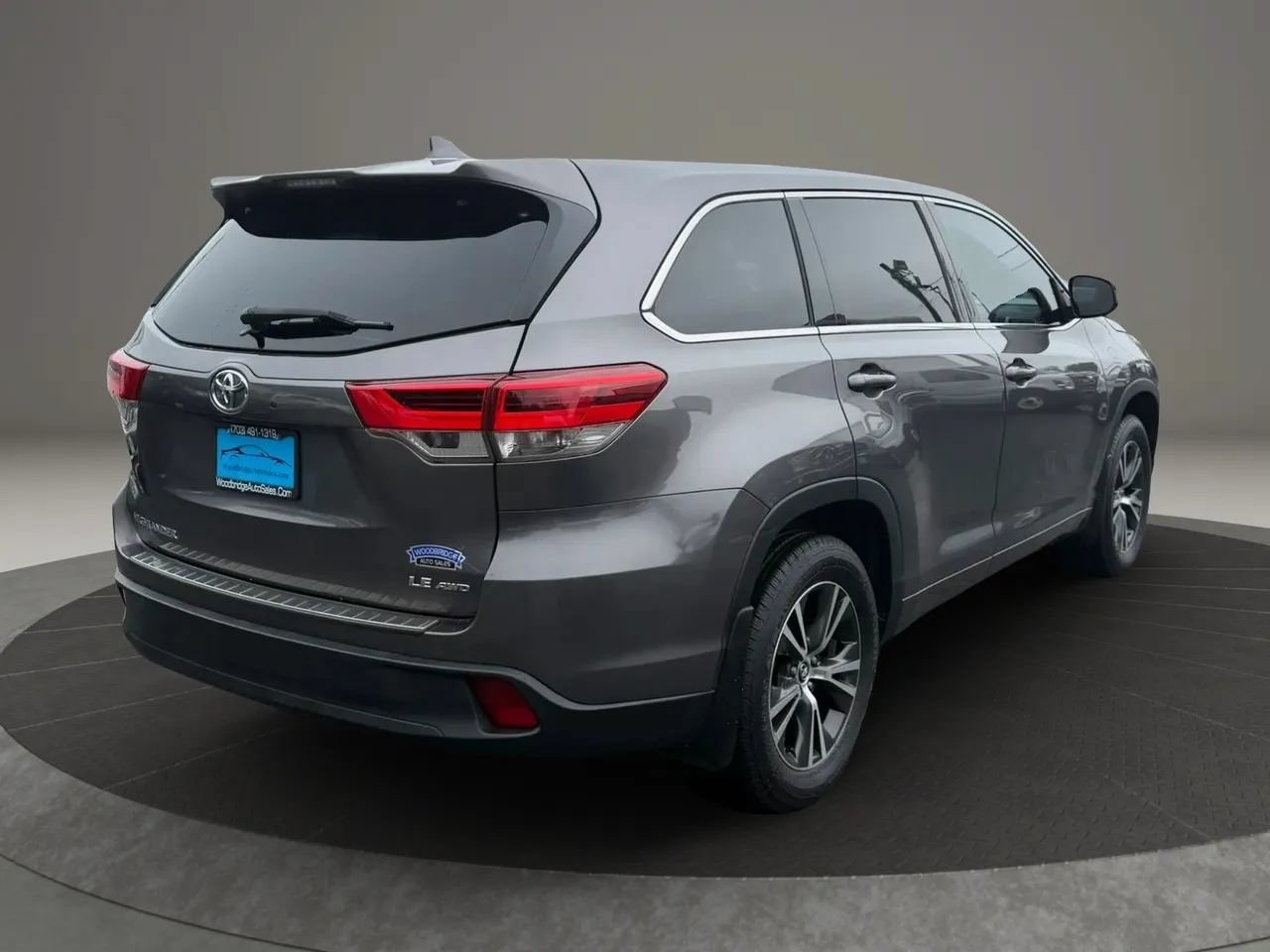 Used 2017 Toyota Highlander Plus AWD/4WD image 4