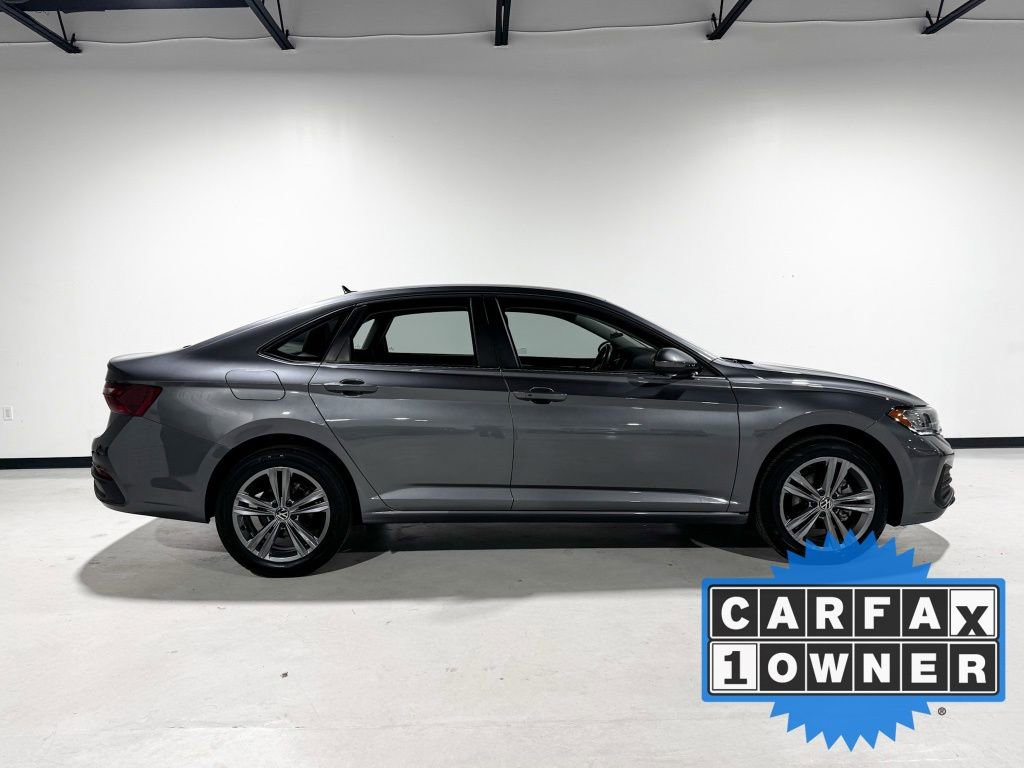 Used 2024 Volkswagen Jetta SE image 10